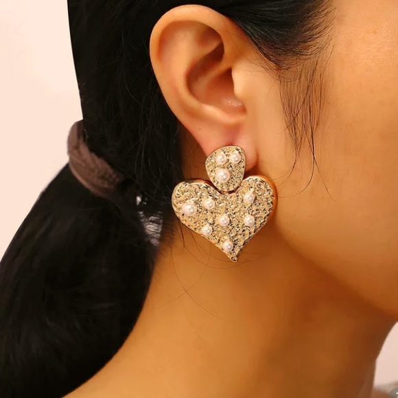 Big Heart Gold Tone Pearl Earrings - Picture 4 of 5